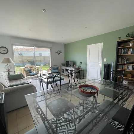 Les Alizes Holiday home Givrand